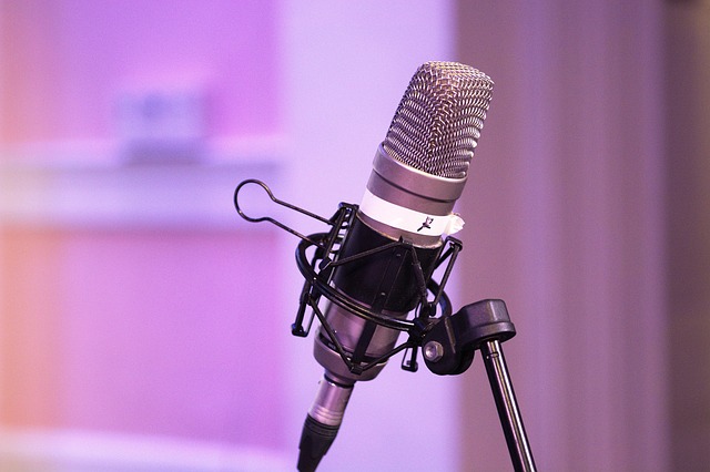 Interior do estúdio de podcast